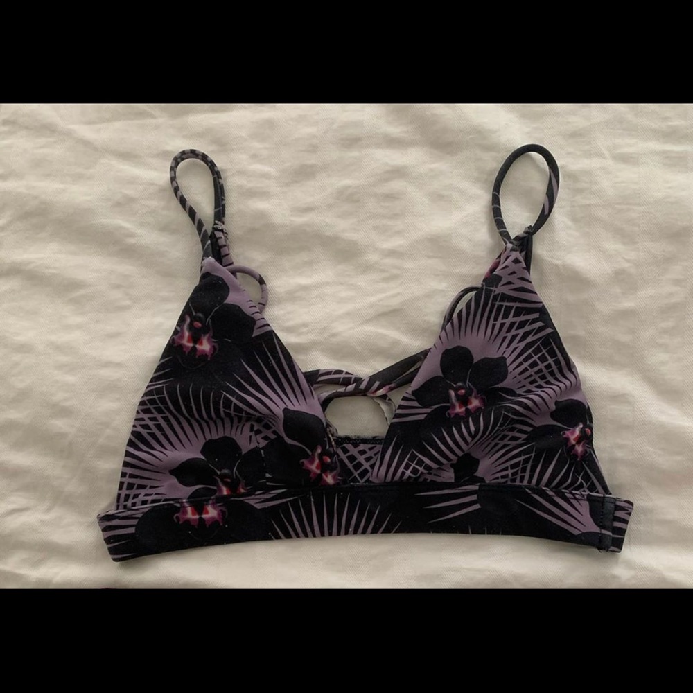 Modern Pacific Awapuhi Top